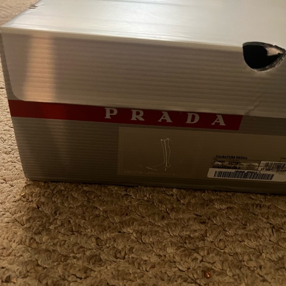 Size 8.  Like new worn once. Excellent condition. In original box and dust bag. - Picture 7 of 7